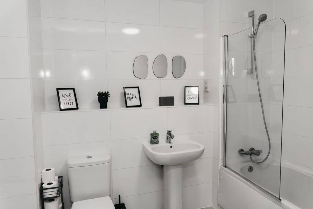 Stunning Modern Heart Of The City Apartment เชฟฟิลด์ ภายนอก รูปภาพ